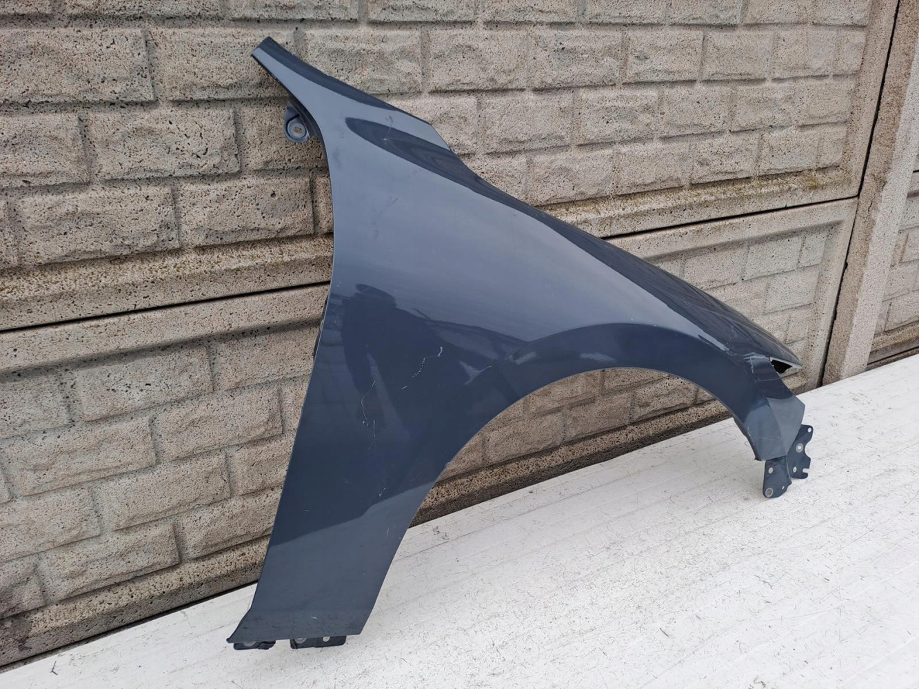 MAZDA III 3 2019 -2024 HB BŁOTNIK PRAWY PRZEDNI - (13141129109)