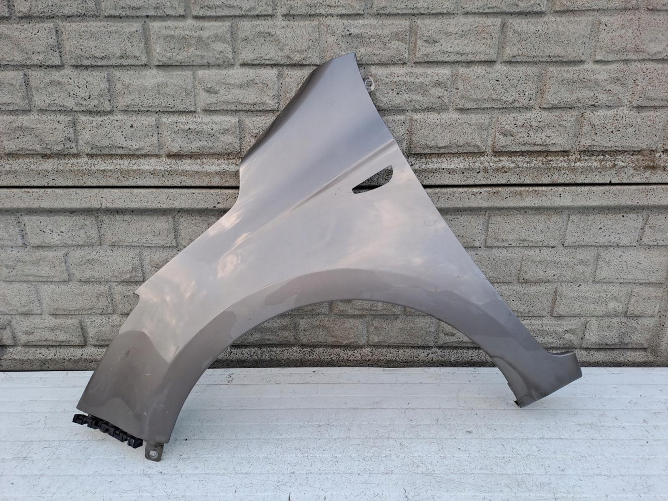 HYUNDAI I20 LIFT KIERUNEK BŁOTNIK PRZEDNI LEWY - (13149241614)