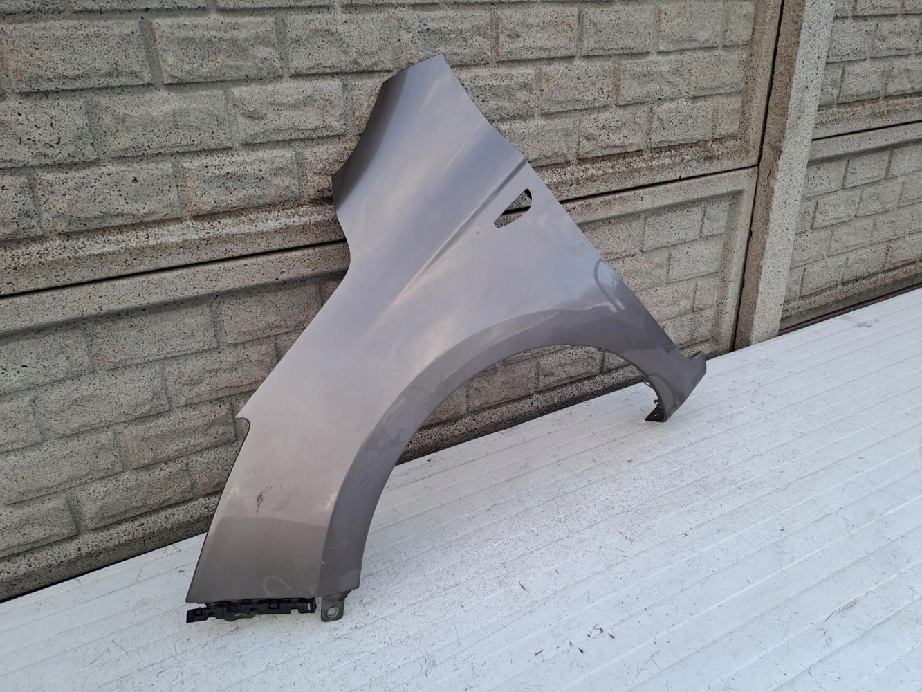 HYUNDAI I20 LIFT KIERUNEK BŁOTNIK PRZEDNI LEWY - (13149241614)