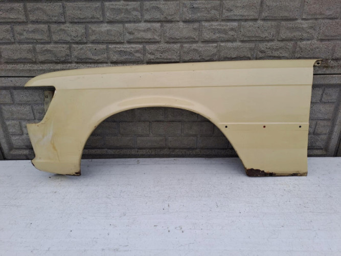 MERCEDES W116 SE SEL BŁOTNIK PRZEDNI LEWY - (13149440850)