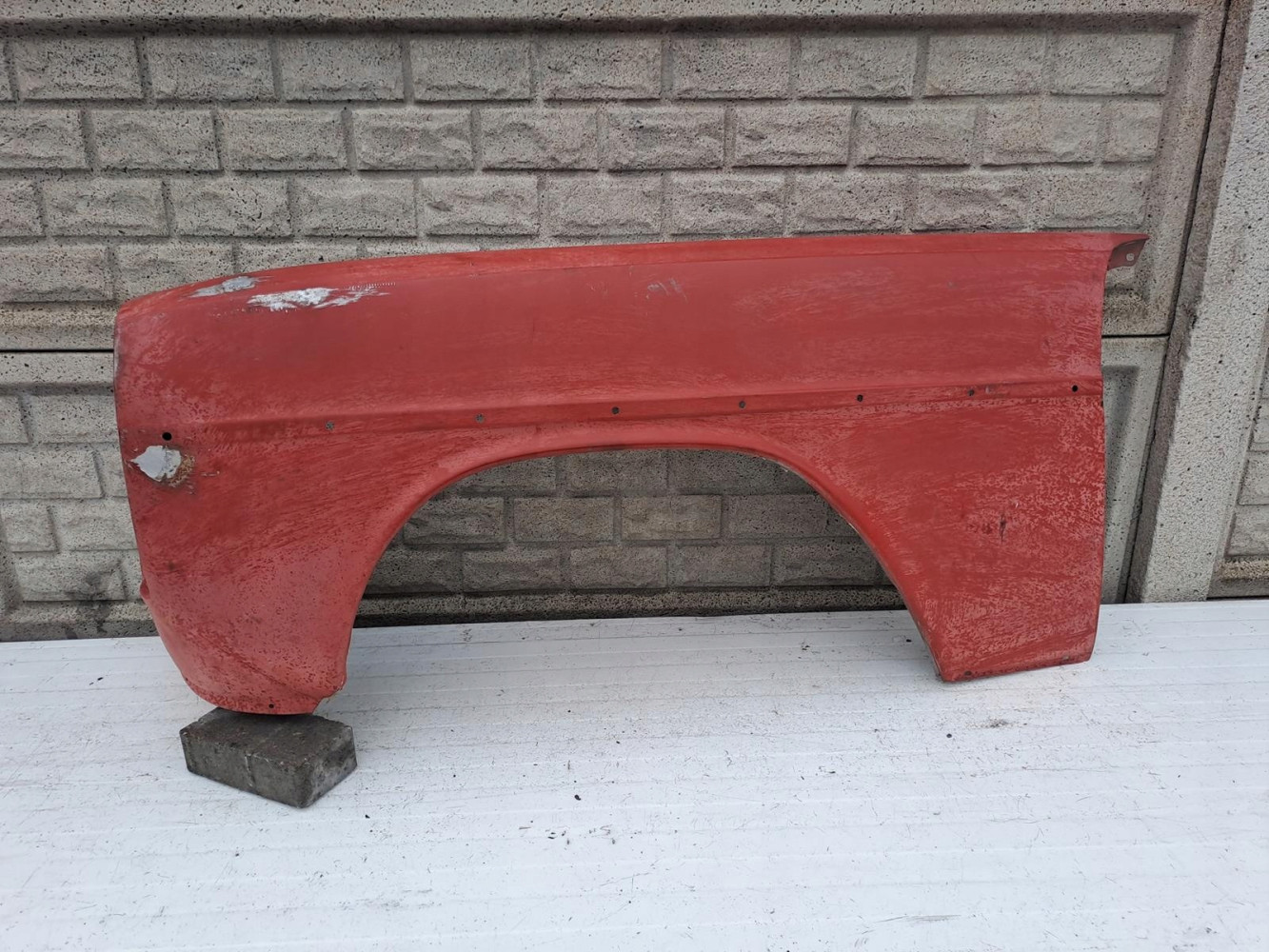 MERCEDES W114 COUPE BŁOTNIK PRAWY LEWY - (13149453716)