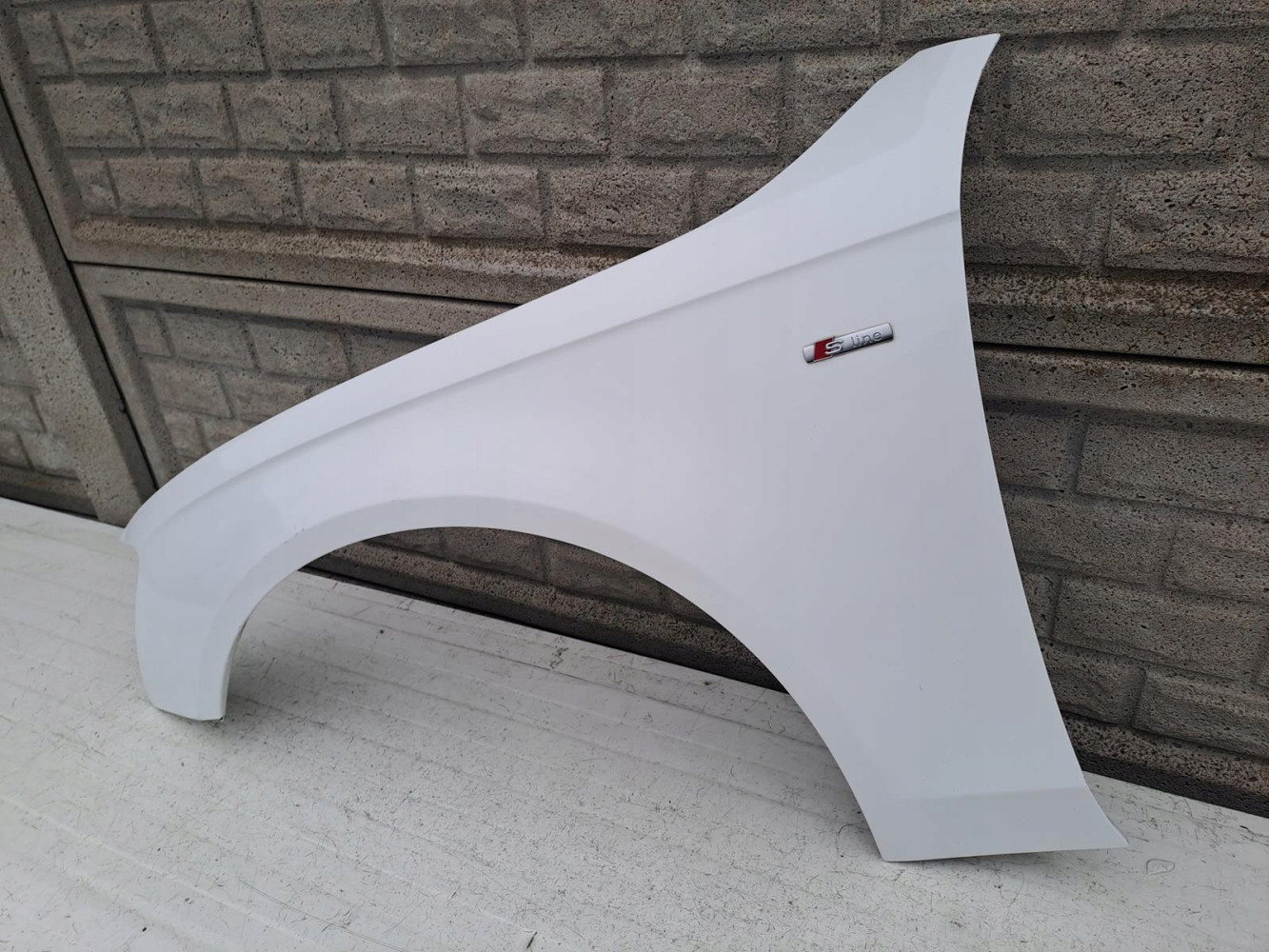 AUDI A4 B8 LIFT 12-16 BŁOTNIK PRZEDNI LEWY - (13182301523)