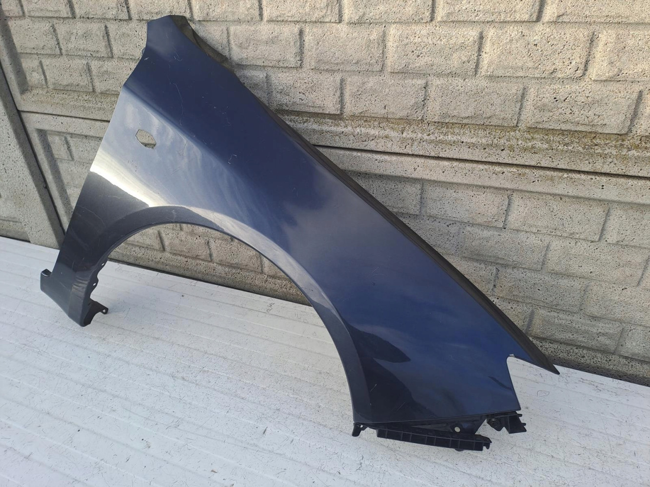 SUBARU IMPREZA 2009-2013 BŁOTNIK PRZEDNI PRAWY - (13203178547)