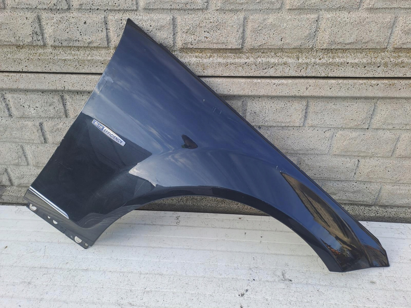 MERCEDES C KLASA W204 07-14 BŁOTNIK PRZEDNI PRAWY - (13210451007)