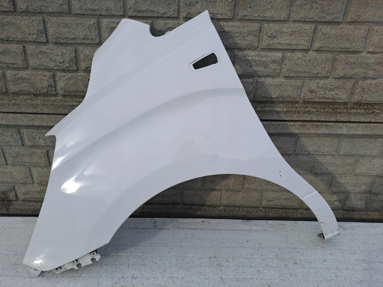 HYUNDAI H1 2007- BŁOTNIK PRZEDNI LEWY - (13211651727)