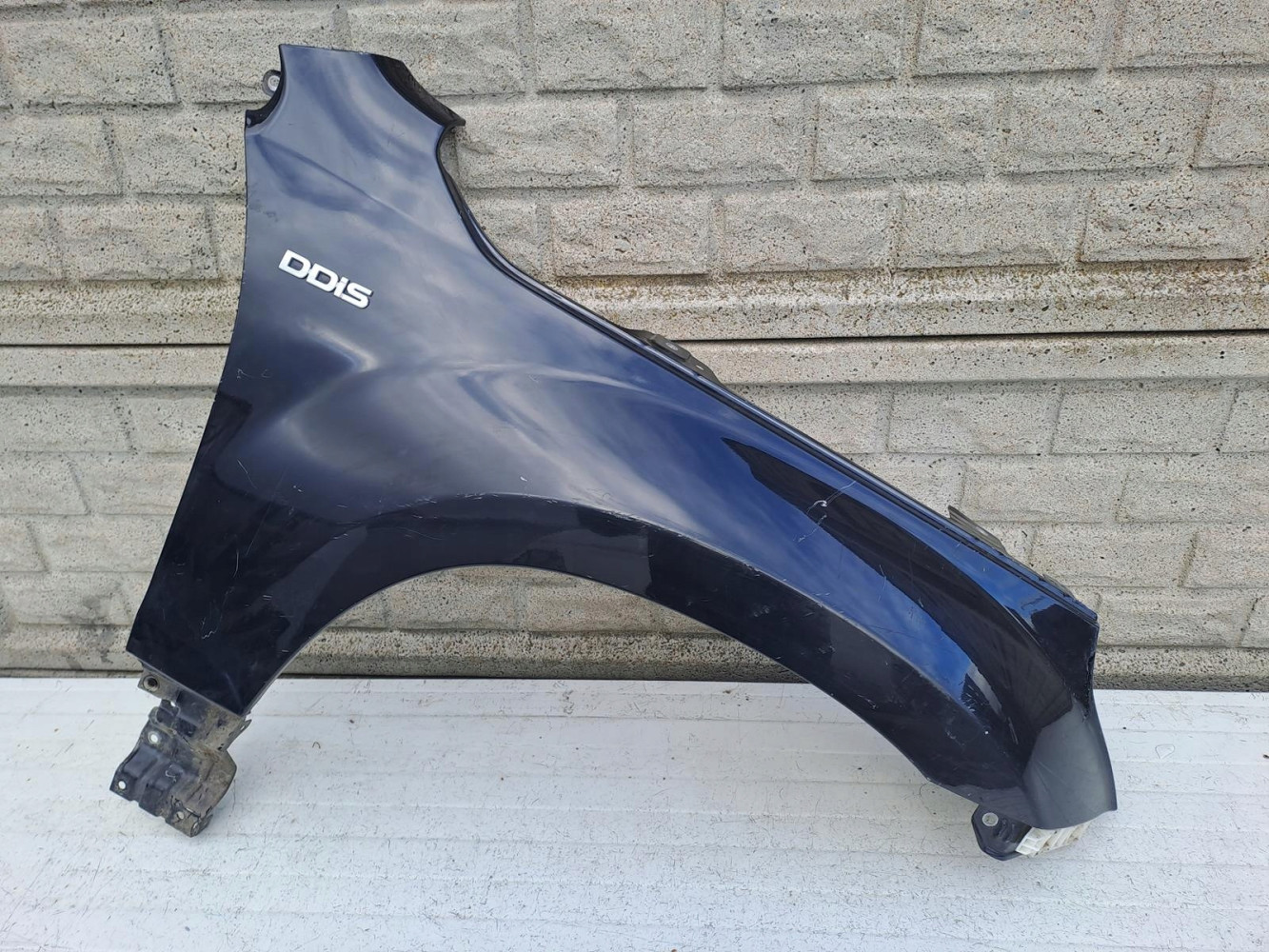 SUZUKI GRAND VITARA LIFT 05-14 BŁOTNIK PRAWY PRZÓD - (13218196303)