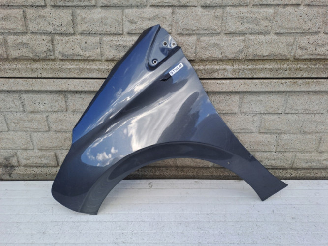 PEUGEOT 208 11-17 BŁOTNIK LEWY PRZEDNI - (13240032360)